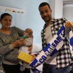 El Atlético Baleares visita a los niños en el Hospital de Son Llàtzer