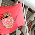 El Real Mallorca coloca la bandera a media asta en Son Moix