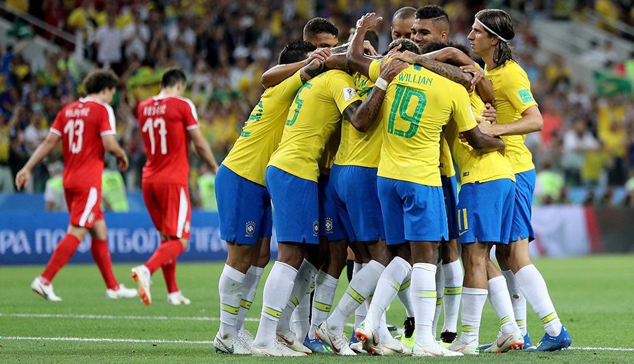 Brasil gana a Serbia