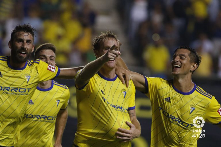 El Cádiz gana al Almería