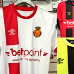 Las nuevas equipaciones del Real Mallorca 2018/19 ya a la venta