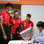 El Iberojet Palma visita la unidad de pediatría de Son Espases