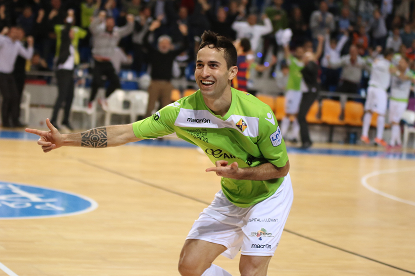 Joao marcando un gol con el Palma Futsal