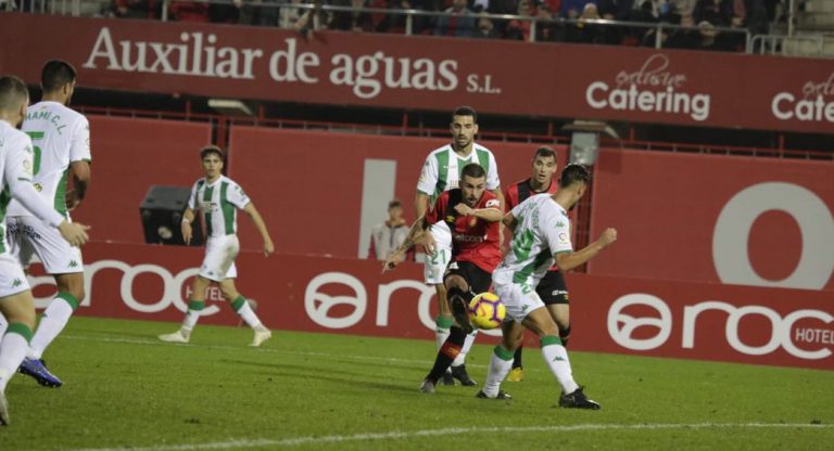 El Mallorca gana al Córdoba