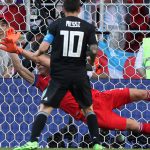 Messi se topa con la barrera defensiva de Islandia (1-1)
