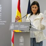Dimite la ministra Carmen Montón por irregularidades de su máster