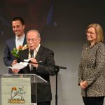 Antoni Vidal Ferrando recibe la medalla de oro de la Vila de Santanyí