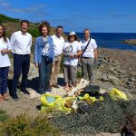 La Reina Sofía participa en Menorca en la limpieza de playas