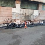 El pirómano de Palma vuelve a actuar provocando un incendio de contenedores que quema la fachada de un edificio