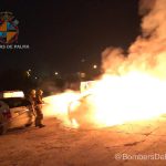 Un incendio en Palma afecta a tres vehículos