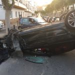 Un joven sin carné choca contra ocho vehículos antes de volcar el suyo en Eivissa