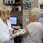 Los enfermeros podrán recetar medicamentos y dispensar vacunas a partir de mañana