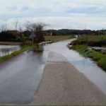 Se desborda el torrente de Sa Canova en el km 2 de la carretera Sineu-Petra aunque sin peligro para circular