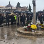 Representantes de Cort visitan el cementerio municipal con motivo del Día de Todos los Santos