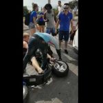Una moto eléctrica colisiona contra un taxi en Platja de Palma