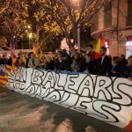 Más de 300 personas reivindican la "unidad de España" durante la ofrenda floral a Jaume I