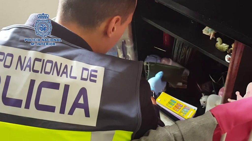 trata Policía Nacional dinero