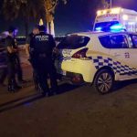 Tres heridos al chocar su vehículo contra una farola en Palma
