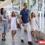 Los Reyes y sus hijas van al cine en Palma
