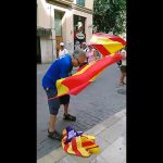 Recrimina y escupe a unos independentistas en Palma