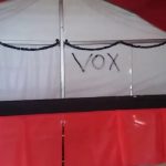 Indignación en Pòrtol por la aparición de pintadas de Vox en la carpa navideña