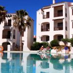 Las pernoctaciones en apartamentos turísticos de Balears caen un 19% en marzo