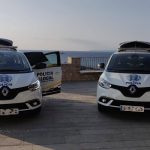 Tres detenidos por intentar ahogar a un agente en el mar y por desobediencia en Eivissa