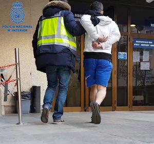 Agresores taxistas, detenidos policia nacional