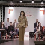 Carmen Calvo resalta "la necesidad del diálogo" a la hora de hacer política