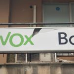 "Terrorismo callejero" en Palma: "Radicales" apedrean la sede VOX y pintan el escaparate de un comercio