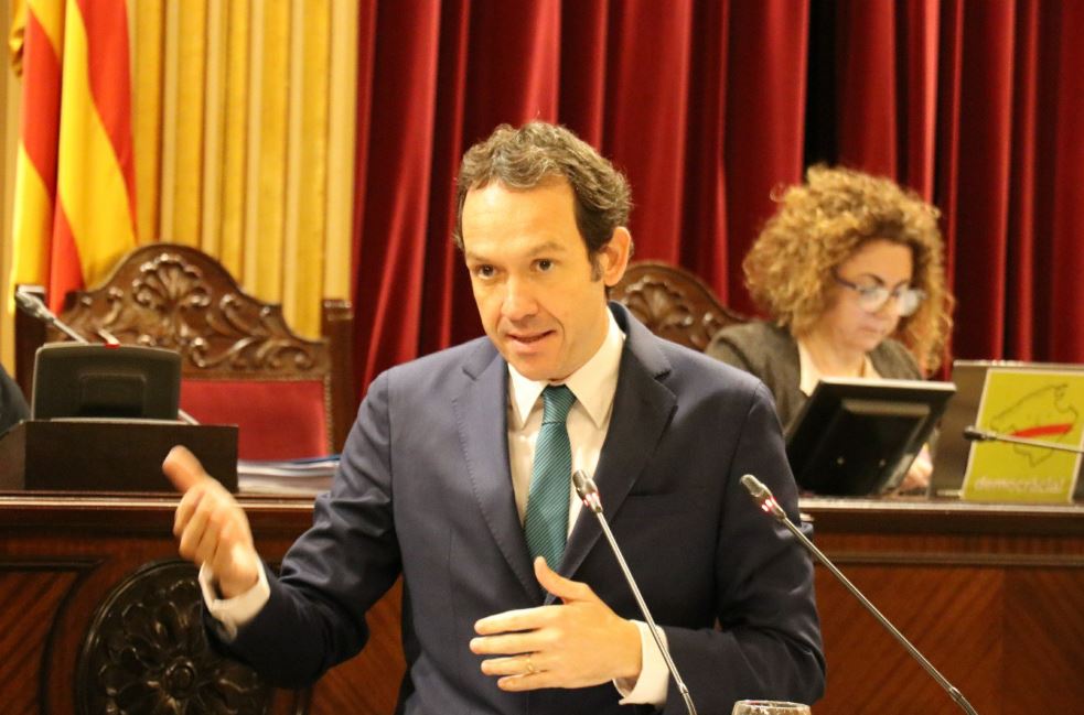 Marc Pons, Parlament