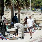 Primera multa a un turista por comprar a un vendedor ambulante en Playa de Palma