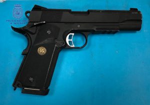 pistola simulada policía nacional