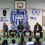 Una representación del Atlético Baleares visita el colegio Gabriel Vallseca