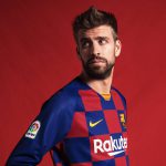 El FC Barcelona presenta su polémica camiseta para la nueva temporada