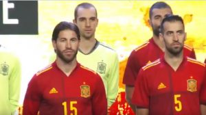 España presenta su camiseta