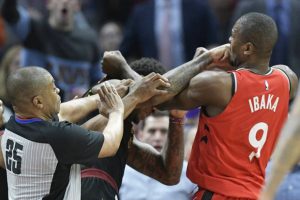 Ibaka en la pelea del año