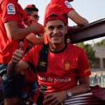 Los jugadores del RCD Mallorca visitan el Ayuntamiento de Palma