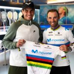 Alejandro Valverde entrega un maillot arcoíris a Rafel Nadal