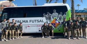 El Palma Futsal con el nuevo autobús