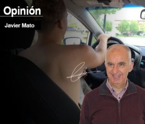 Javier Mato conducir sin camiseta