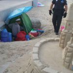 Derrumban cinco castillos de arena en Platja de Palma por riesgo higiénico y sanitario