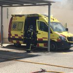 Arde una ambulancia en el parking del Hospital Can Misses