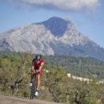 Más de 1.200 atletas participan el sábado en el triatlón Challenge Peguera Mallorca