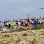 Air Europa y Cort recogen más de 60 kilos de residuos en la playa de Es Carnatge