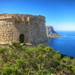 Muere un hombre tras caer mientras hacía escalada en Eivissa