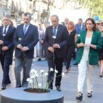 Barcelona homenajea a las víctimas del atentado con una ofrenda floral en La Rambla