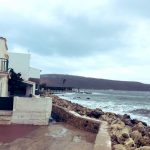 EL TIEMPO / Menorca sigue en alerta por fenómenos costeros y fuertes rachas de viento