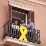 VOX, PP y Cs piden retirar el lazo amarillo colgado por MÉS en el Parlament