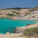 Rescatan a un hombre caído al mar en Eivissa